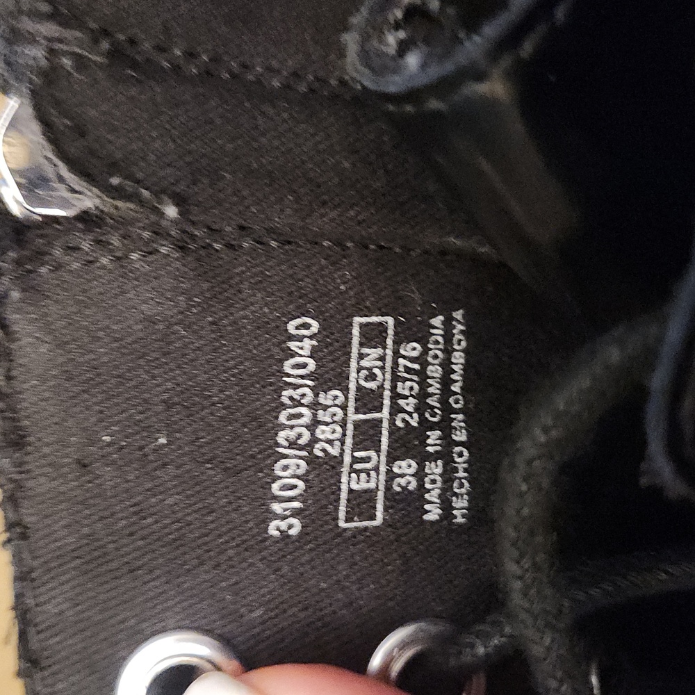 Zara kids black zip up combat boots. With studs size 38 (7) - Picture 8 of 9